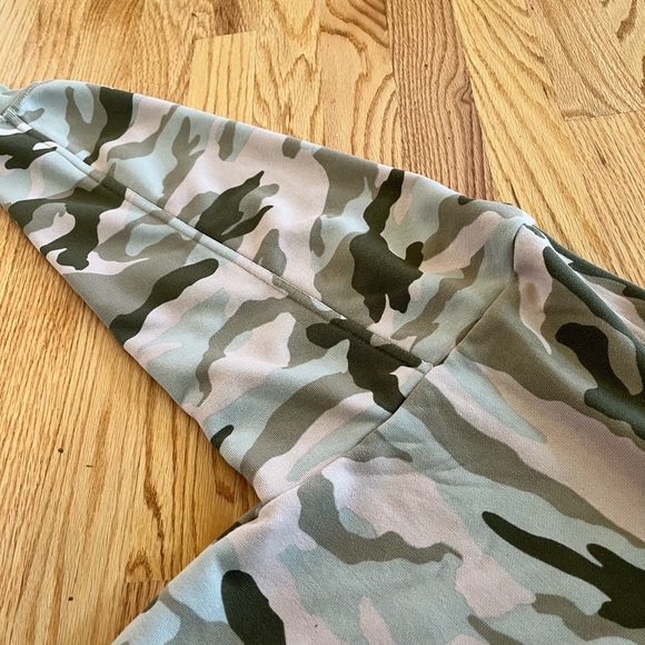 Nike Dri-Fit Cropped Sweatshirt - Picture 3 of 4